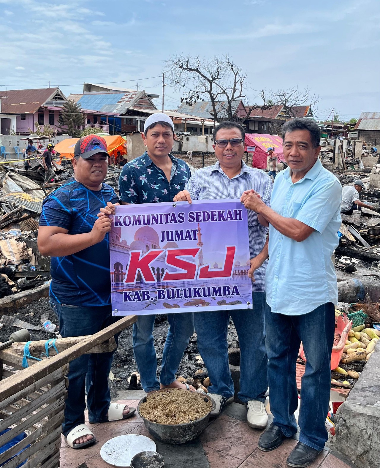 Di Tengah Puing Kebakaran, KSJ Bulukumba Hadir Membawa Harapan bagi Warga Terang-Terang